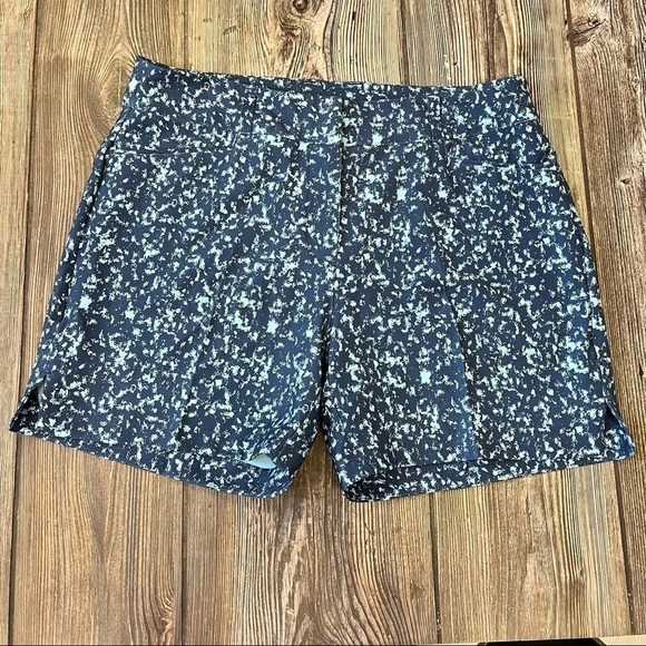 ADIDAS Women's Primegreen Printed 5-Inch Shorts NWT 10 - Picture 2 of 11